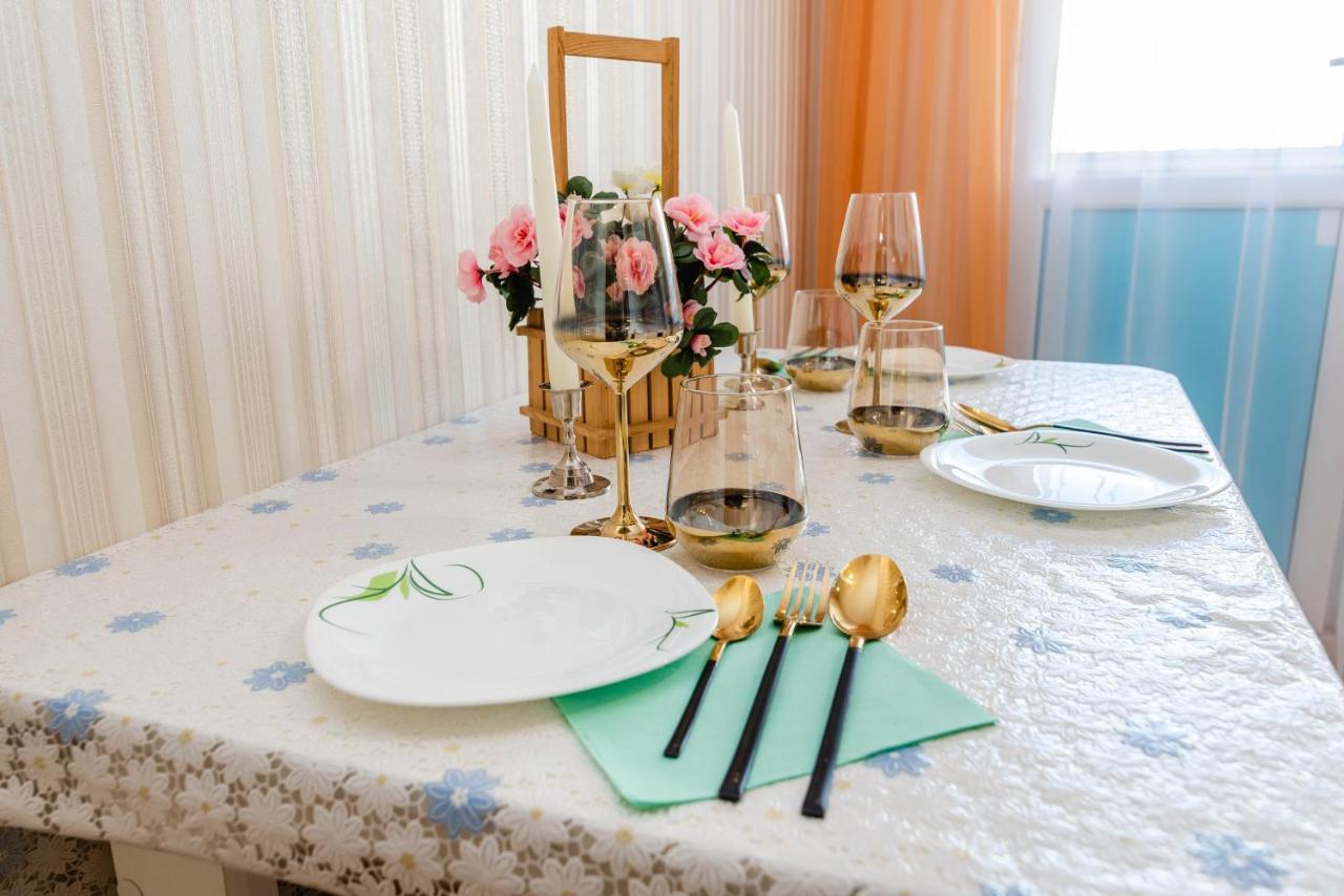 Akvarel Apartment Near Adk Almaty Bagian luar foto